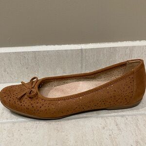 Naturalizer Tan Women's Flats with Bow